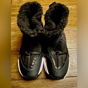 Nike kids boots size 2 Y